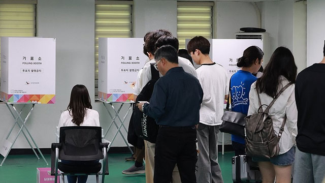 [속보] 21대 대선 사전투표 최종투표율 34.74%<br>…역대 두 번째 최고치