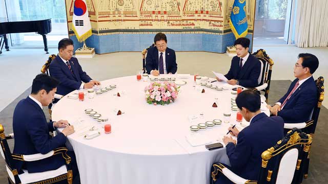 이 대통령, 여야 지도부와 오찬 회동…“외교 공동 대응·추경, 가능하면 신속하게”