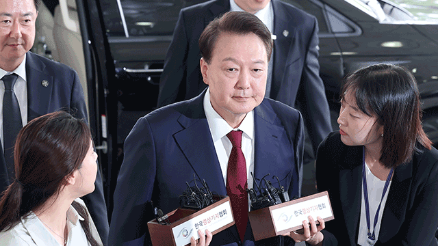 [속보] 내란 특검 “윤 전 대통령 측 조사일 연기 요청 안 받아들이기로”