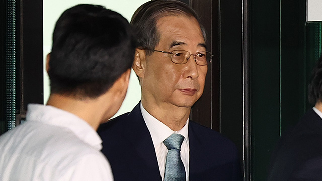 한덕수 전 총리 밤샘 조사 뒤 모레 재소환 통보…<br>김건희 구속 연장