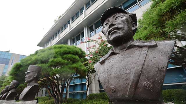 [단독] “홍범도 흉상 설치, 육사 내부서 수십 차례 토의…누구 지시받지 않아”