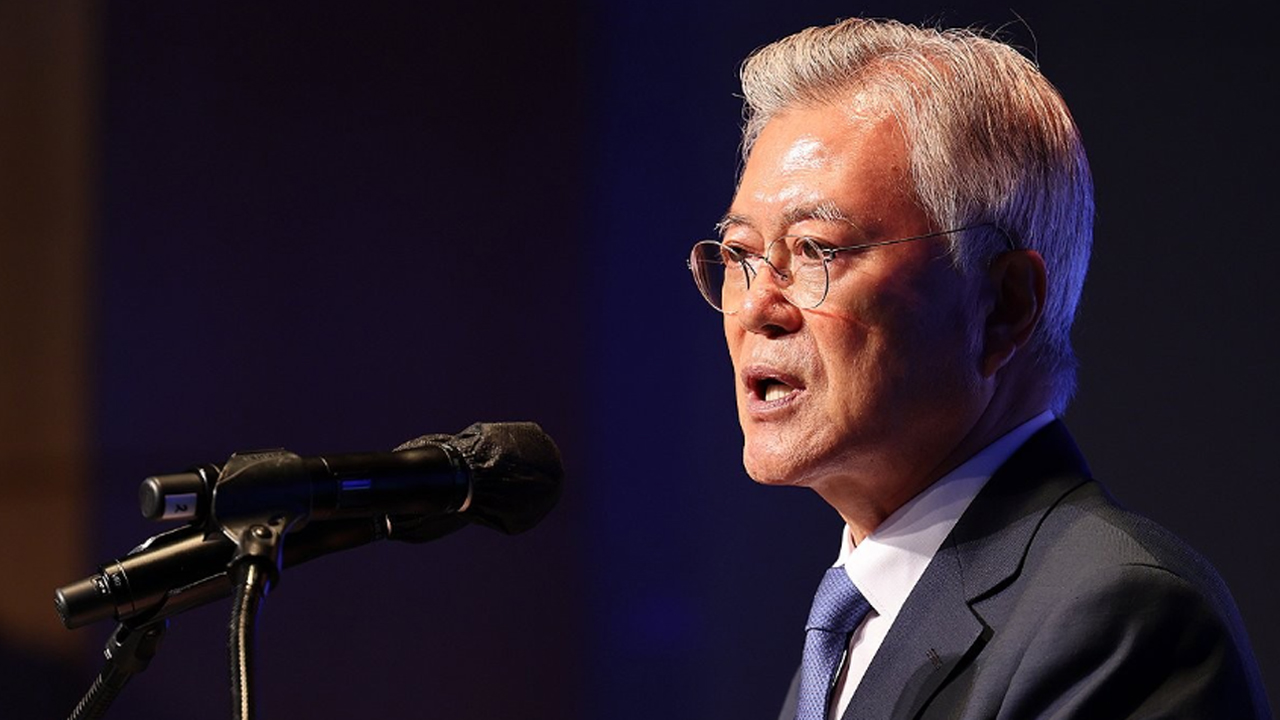 검찰, 문재인 전 대통령 기소…“전 사위 급여는 뇌물”