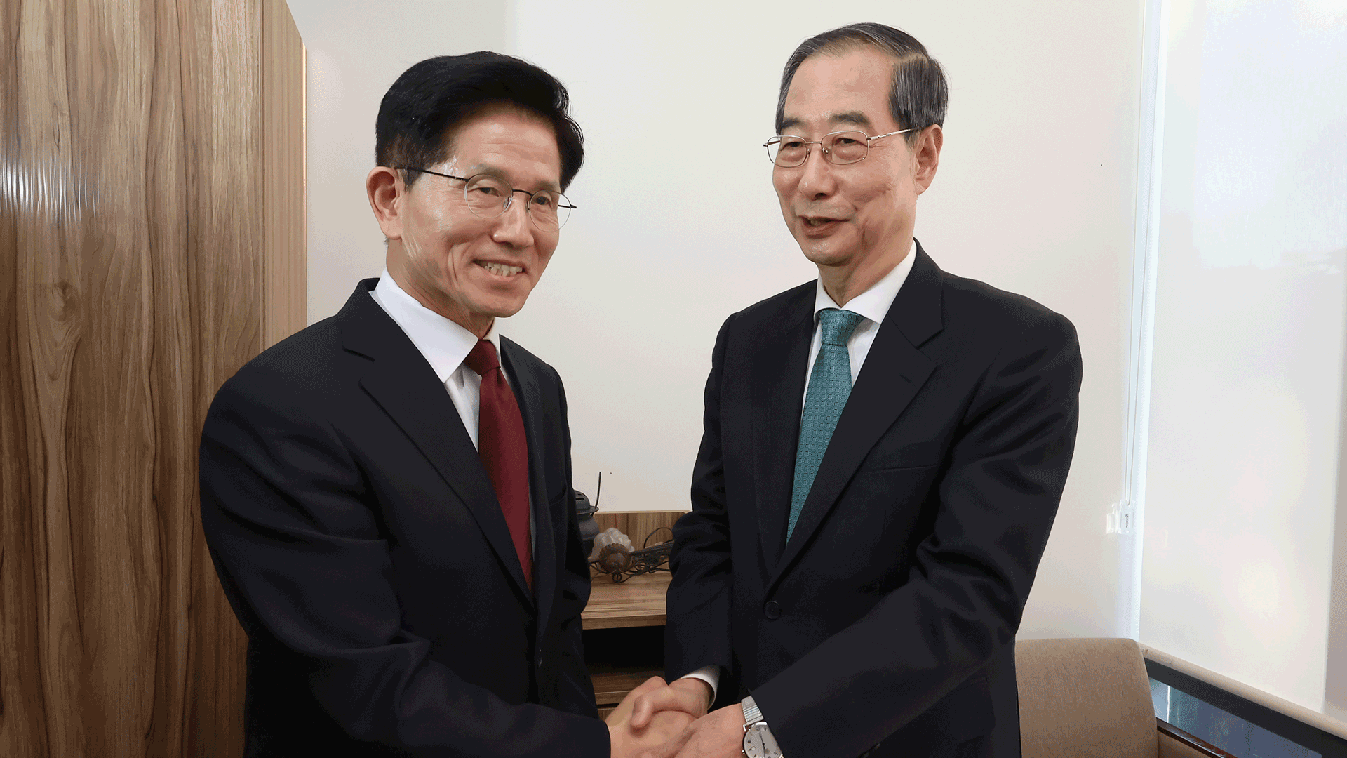 김문수 “지도부 단일화 손 떼라”…국민의힘 지도부 “이틀 안에 단일화해야”