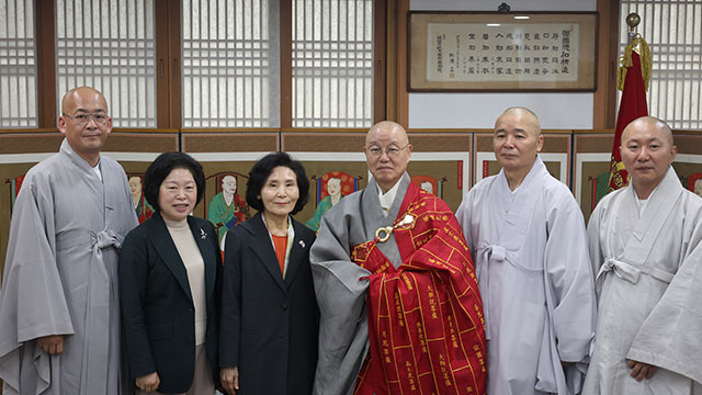 김문수 배우자 설난영, 법륜사 방문…“사회통합 위한 노력 감사”