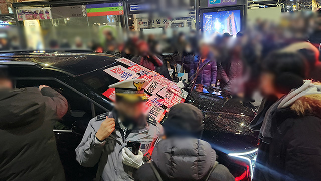서부지법 사태 때 공수처 차 막아선 8명 보석 허가…불구속 재판