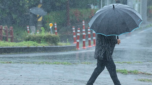중대본 “장맛비로 옹벽 붕괴…43명 일시 대피”