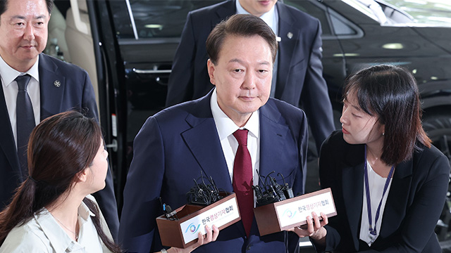 [속보] 내란특검 “윤 변호인 수사방해 의혹, 파견경찰이 자료수집 중”