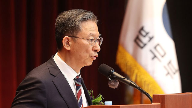 법무장관 “尹, 조폭보다 못한 행태…강한 유감”