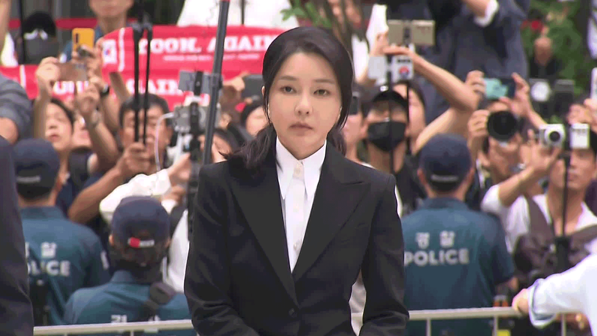 ‘김건희 영장’ 20쪽…‘목걸이’가 구속 가르나