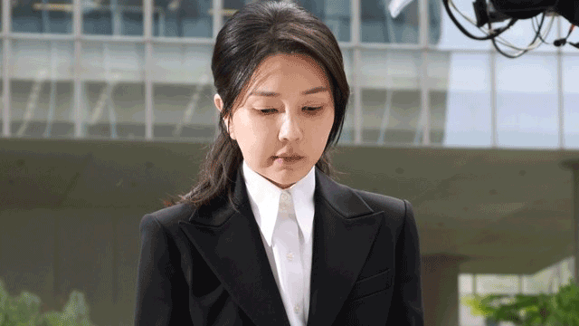 [속보] 김건희 “건강상 이유 내일 조사 불출석”…특검 “25일 소환”
