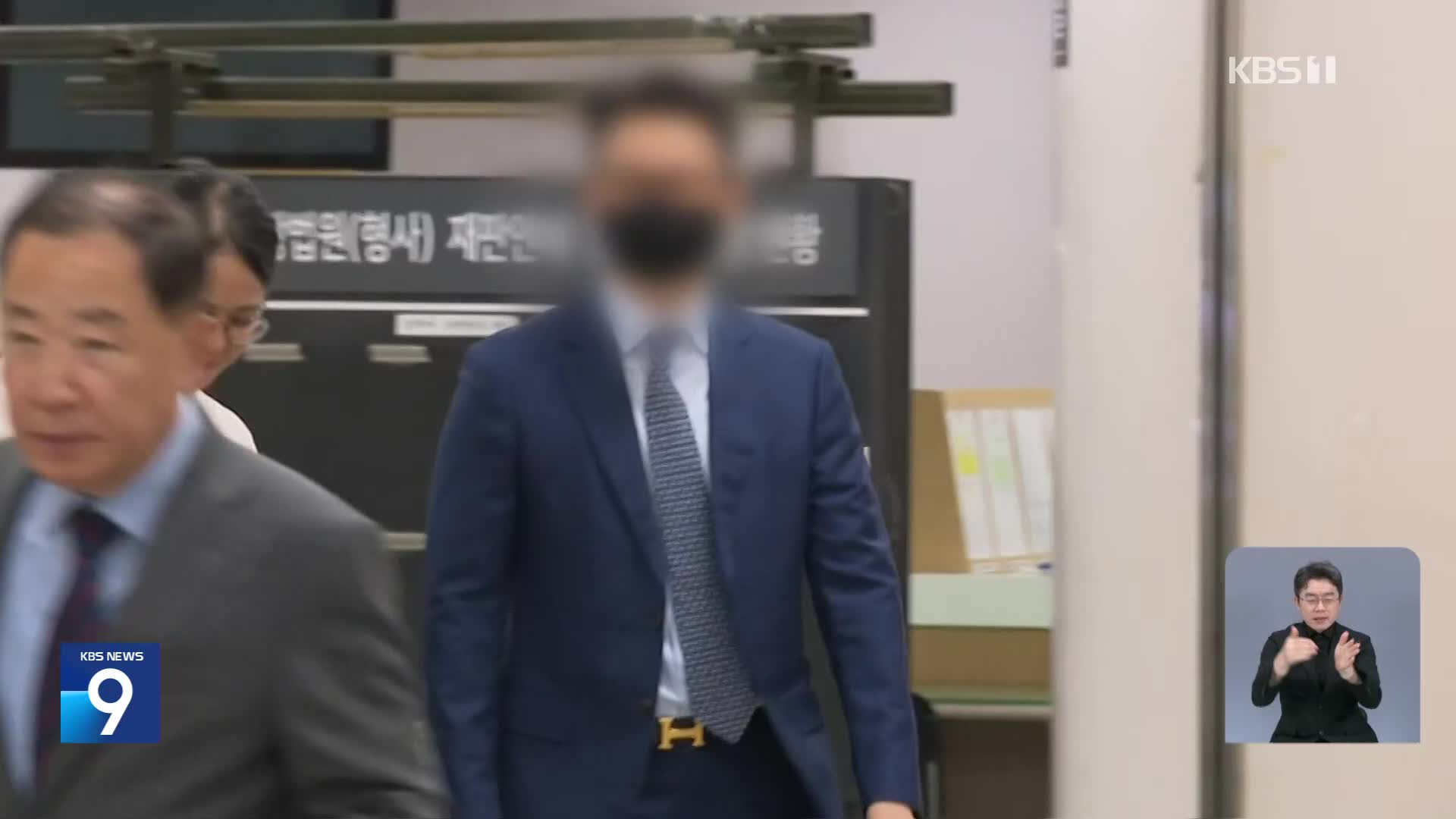 [단독] “다이아 큰 거라 놀라셨다”…김건희 영장에 담긴 ‘통일교 선물’