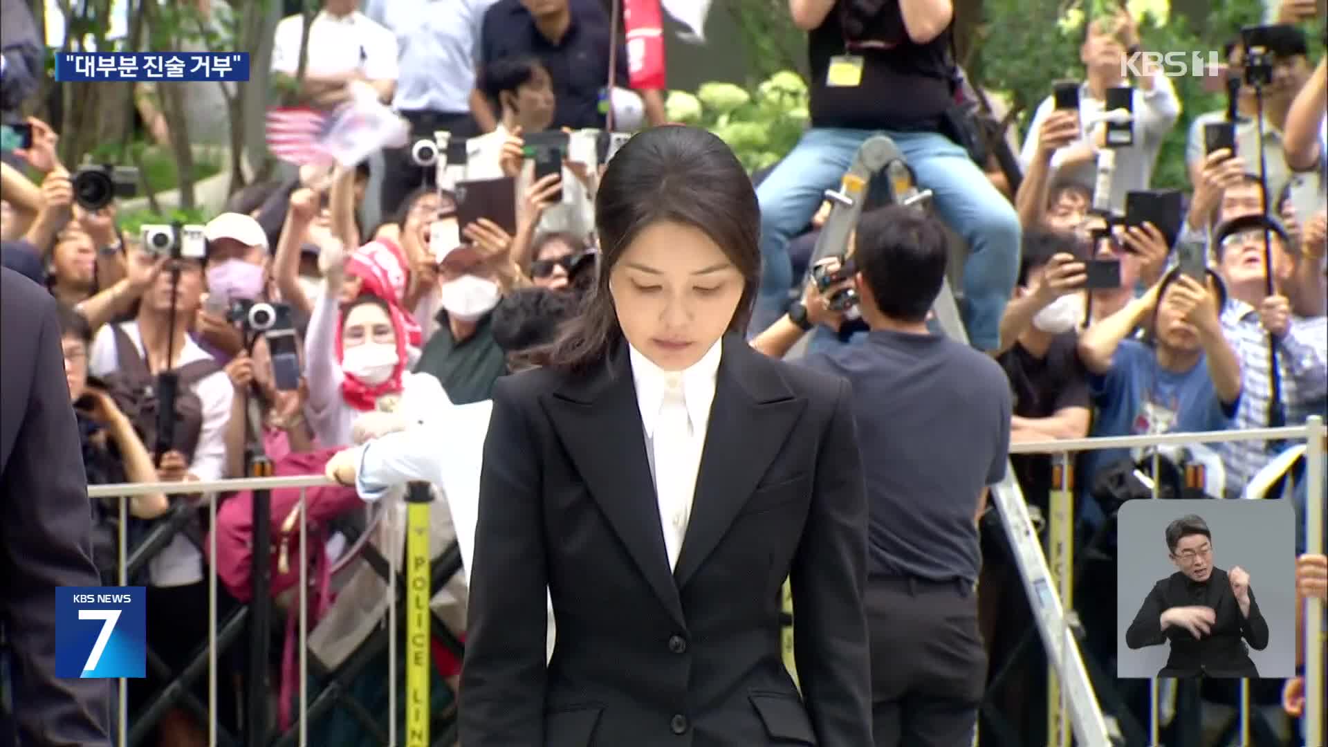 특검, 김건희 구속 후 첫 조사…“진술 거부”